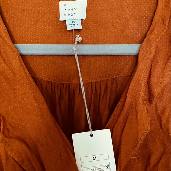 Pumpkin color blouse - Picture 4 of 4